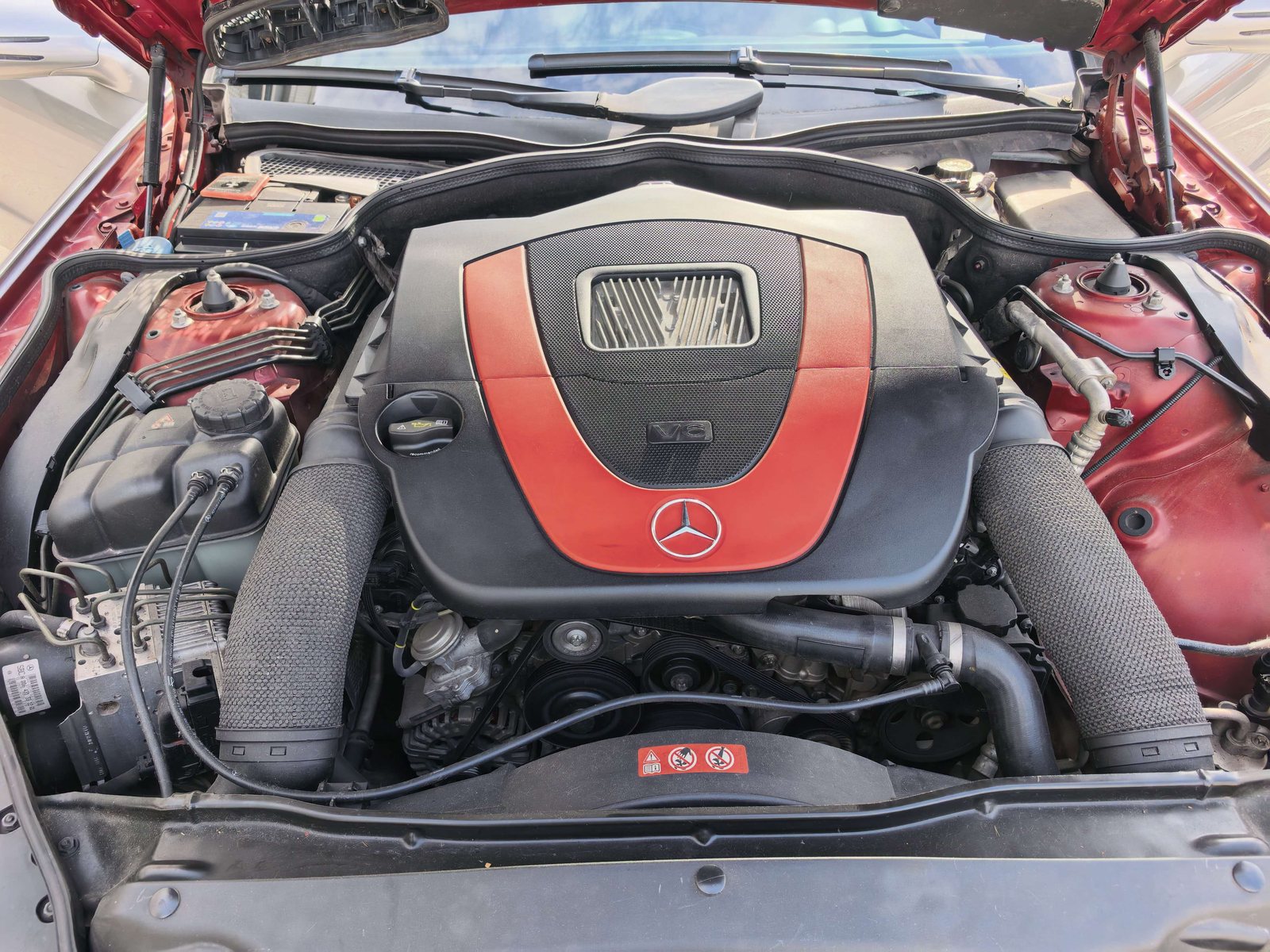 奔驰SL350 R230敞篷因无法启动拖车到利孚车间