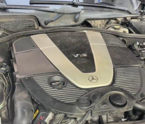 奔驰S600 V12镗缸镶套大修